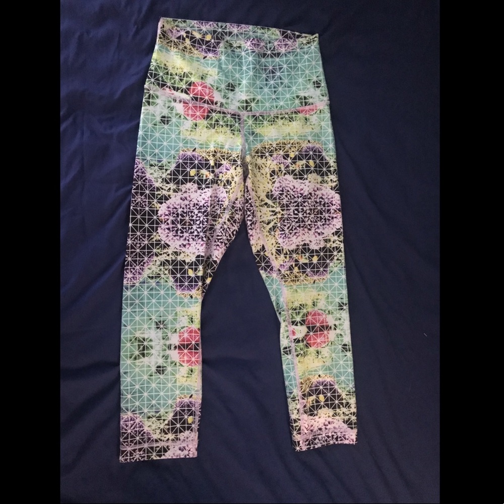 Lululemon Wunder Under Cropped Leggings, size 6